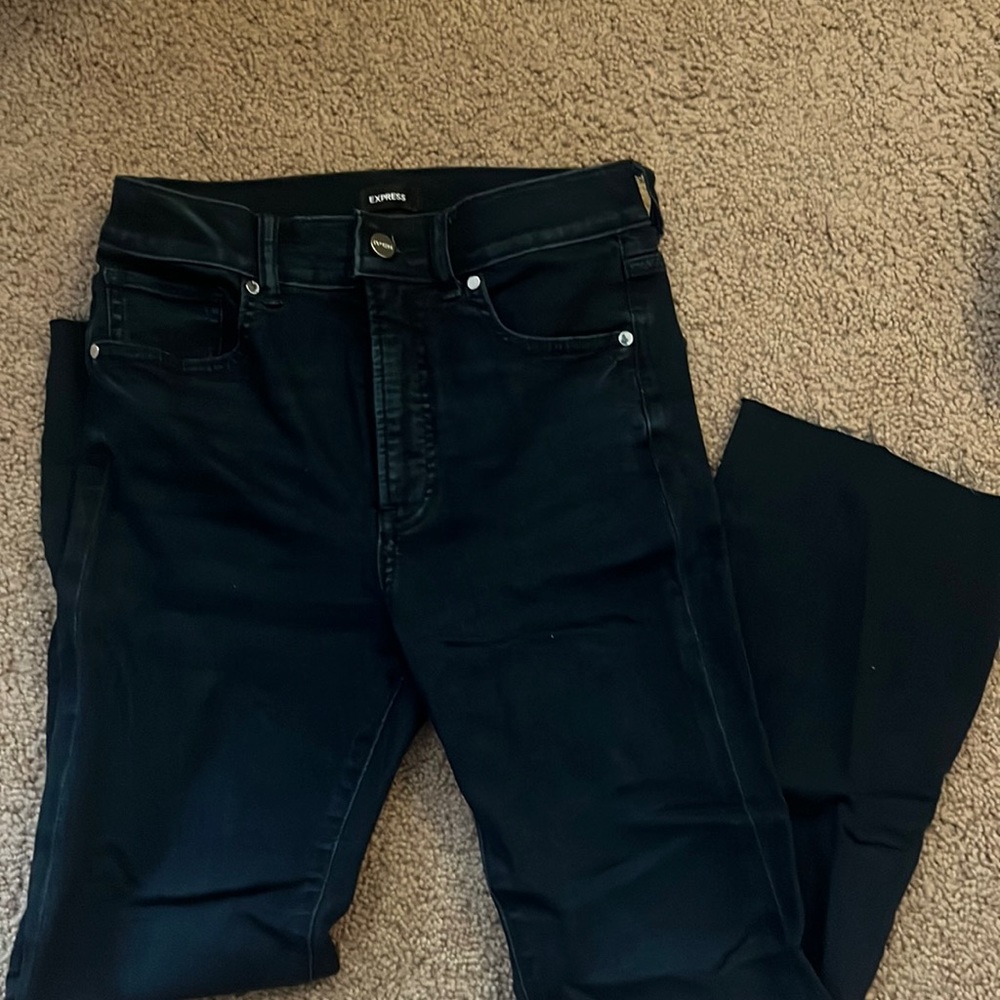 Express dark wash cropped flare high rise jeans (Size: 2)